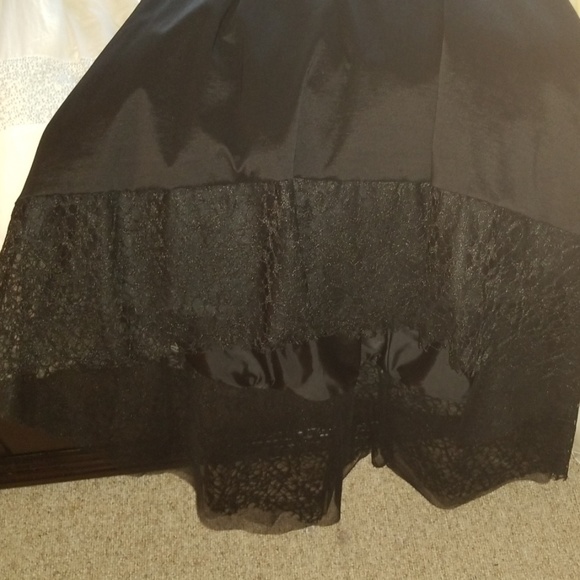 Show stopper Black High  Low gown with Pockets 💛 - Picture 4 of 4